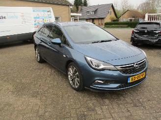 dañado vehículos comerciales Opel Astra SPORTS TOURER1.6 CDTI REST BPM  1250 EURO !!!!! 2016/8