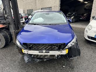 Damaged car Peugeot 308  2018/6